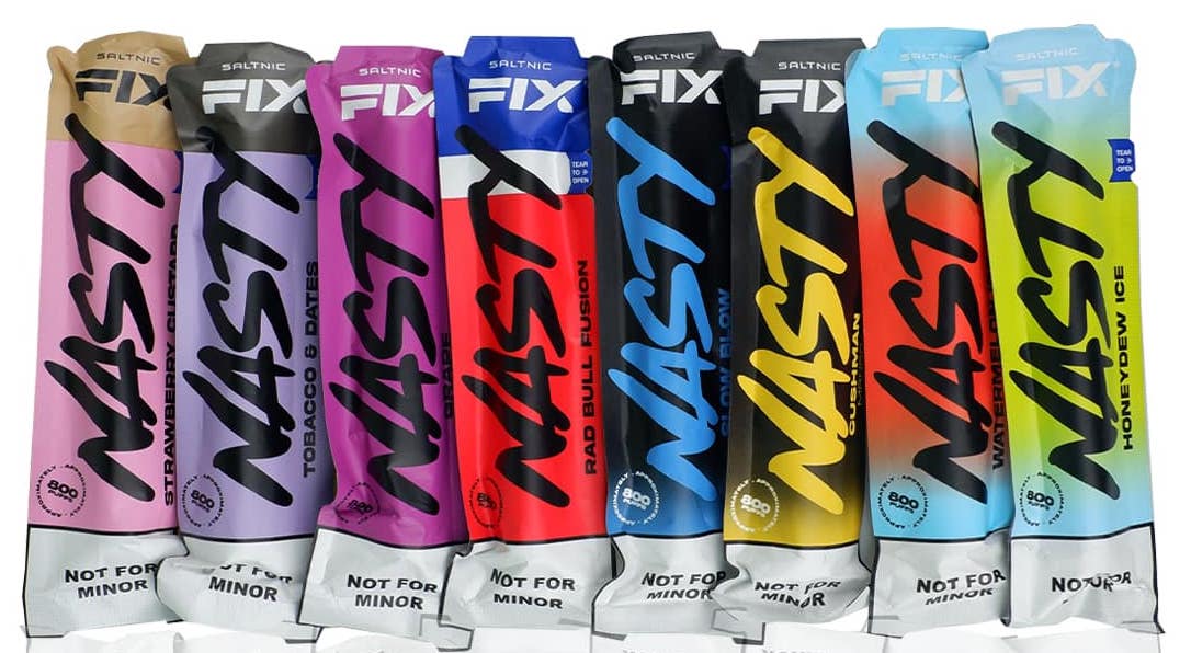 Nasty Nasty <ul> <li>Sorunsuz ve kullanımı kolay</li> <li>Aynı harika tat ve memnuniyet</li> <li>Kullanışlı ve şık</li> <li>Kompakt ve hafif</li> <li>700 mah pil ile çalışır</li> <li>2ml Nasty Salt e-sıvı içerir</li> <li>Yaklaşık: 800 puff (20 Geleneksel Sigaraya Eşdeğer) Kompakt ve Şık Tasarım)</li> <li>Nikotin Gücü 20mg</li> <li>3 gün (Ortalama tüketim)</li> <li>Ödüllü Nasty Juice lezzetleriyle dolu</li> <li><span style="color: #ff0000;"><strong>1 Adet Fiyatıdır.</strong></span></li> </ul> <p style="text-align: center;"></p>