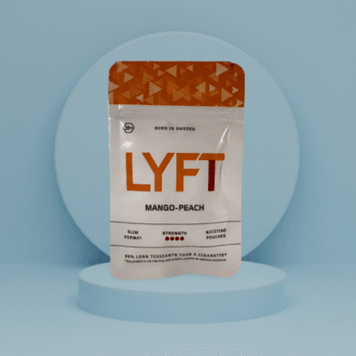 MANGO PEACH LYFT <ul> <li style="text-align: left;">Çeşitli lezzet seçenekleri</li> <li style="text-align: left;">Nikotin Torbası :4.9 g</li> <li style="text-align: left;">İnce Pamuklu pedler</li> <li style="text-align: left;">İçerisindeki ürün sayısı :55</li> <li><strong>Kullanımı:</strong></li> </ul> Tek bir poşeti çıkarın ve üst dudağınız ile diş etinizin arasına sıkıştırın Anlık bir karıncalanma hissi hissedeceksiniz ve zamanla kaybolacak. 30 dakikaya kadar LYFT’nin tadını çıkarabilirsiniz.